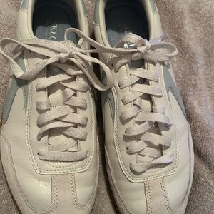 Skechers Women’s Cream and Light Gray Sneakers size 9.5